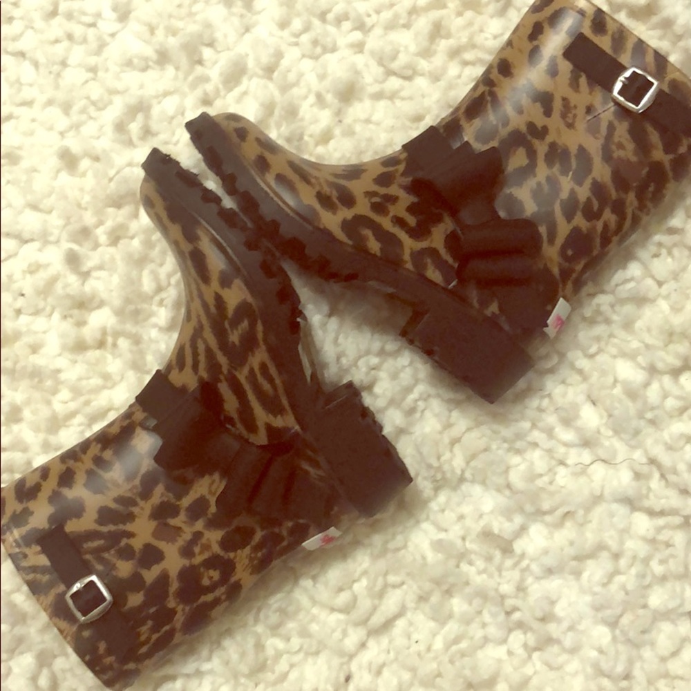 Kids water boots. Big girls size 3